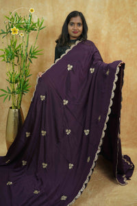 APL0504 Deep Wine Chinnon saree with zardosi-style floral buttas and scalloped cutwork border.