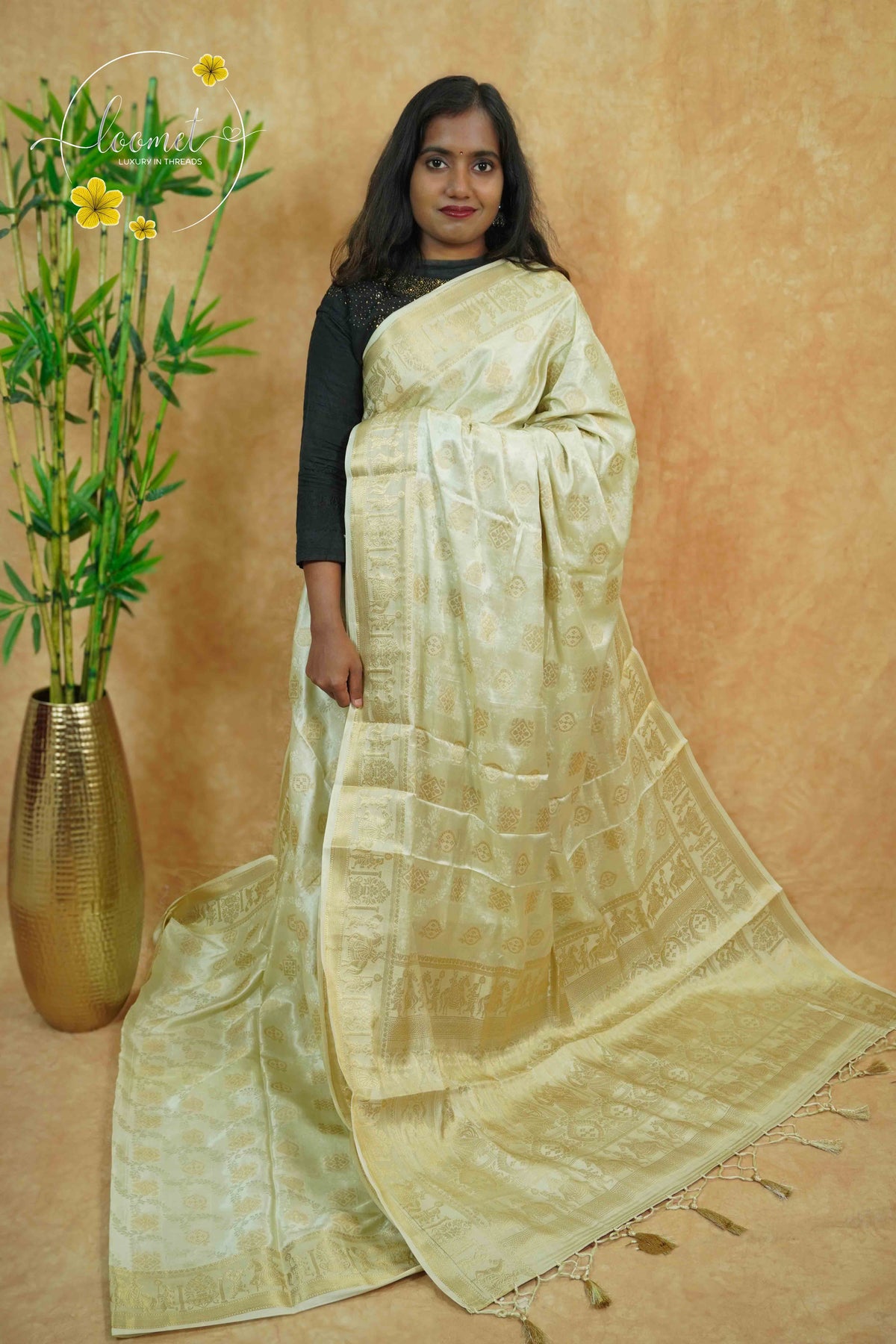 APL20001 White silky georgette saree with an all-over diamond (chowka) grid pattern.