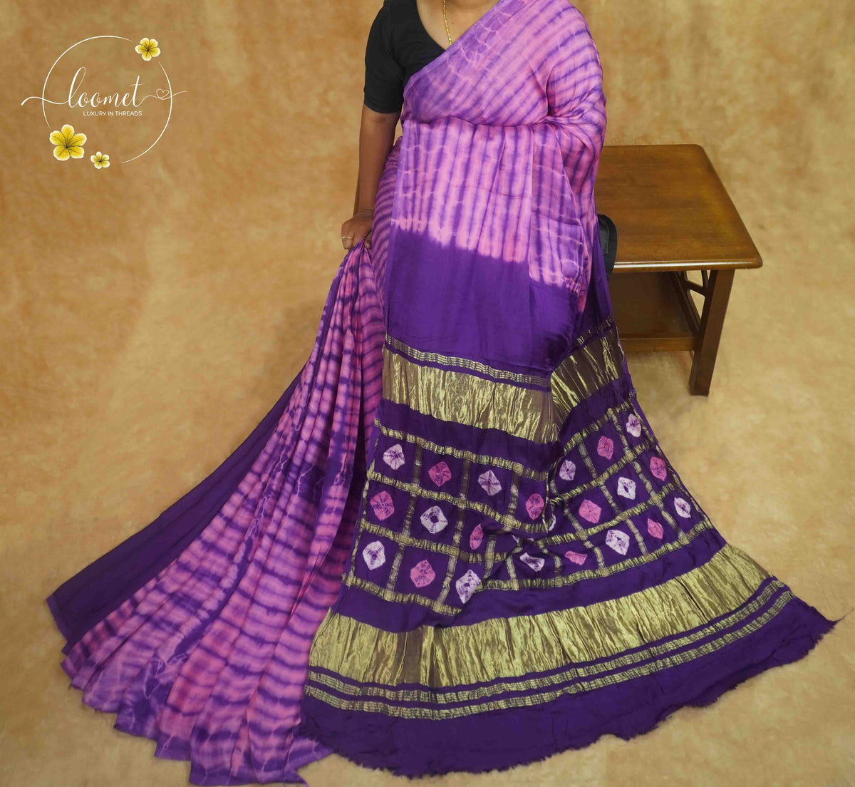 APL4021 Royal Purple & Lilac Modal saree features with Geometric Grid Pallu and Dual Lagdi Patta.