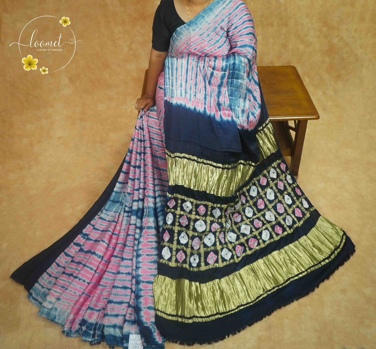 APL4023 Blue & Bubblegum Pink Modal saree features with Geometric Grid Pallu and Dual Lagdi Patta.