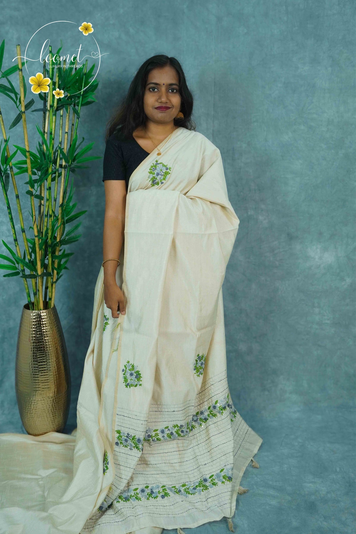 APL6003 Off-White Tussar Silk saree with circular floral embroidery butta.