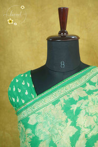 ARN1613 Kelly Green Chiffon saree with all-over large floral prints.
