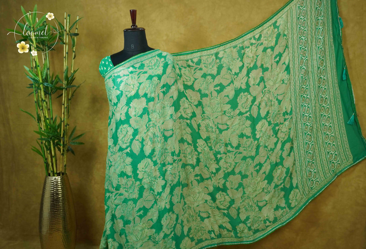 ARN1613 Kelly Green Chiffon saree with all-over large floral prints.