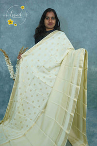 ARN3502 Off-White Mysore Silk saree features floral and coin-shaped motifs.