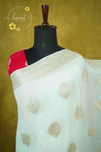 ARN4101 Off-white & rani pink Georgette saree with circular butta motifs.