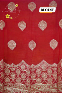 ARN4101 Off-white & rani pink Georgette saree with circular butta motifs.