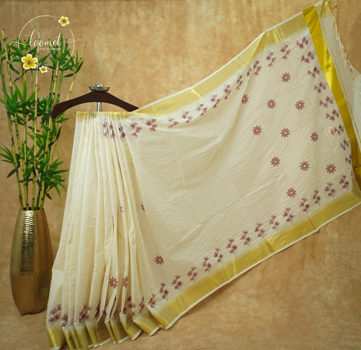 CKS6062 Off-White Cotton saree featuring wildflower prints in an dusty rose with temple-edge gold border.