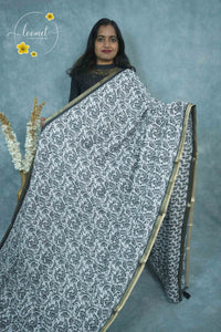 ICS1222 Black & White Linen-Cotton saree featuring kalamkari-inspired floral vine print.