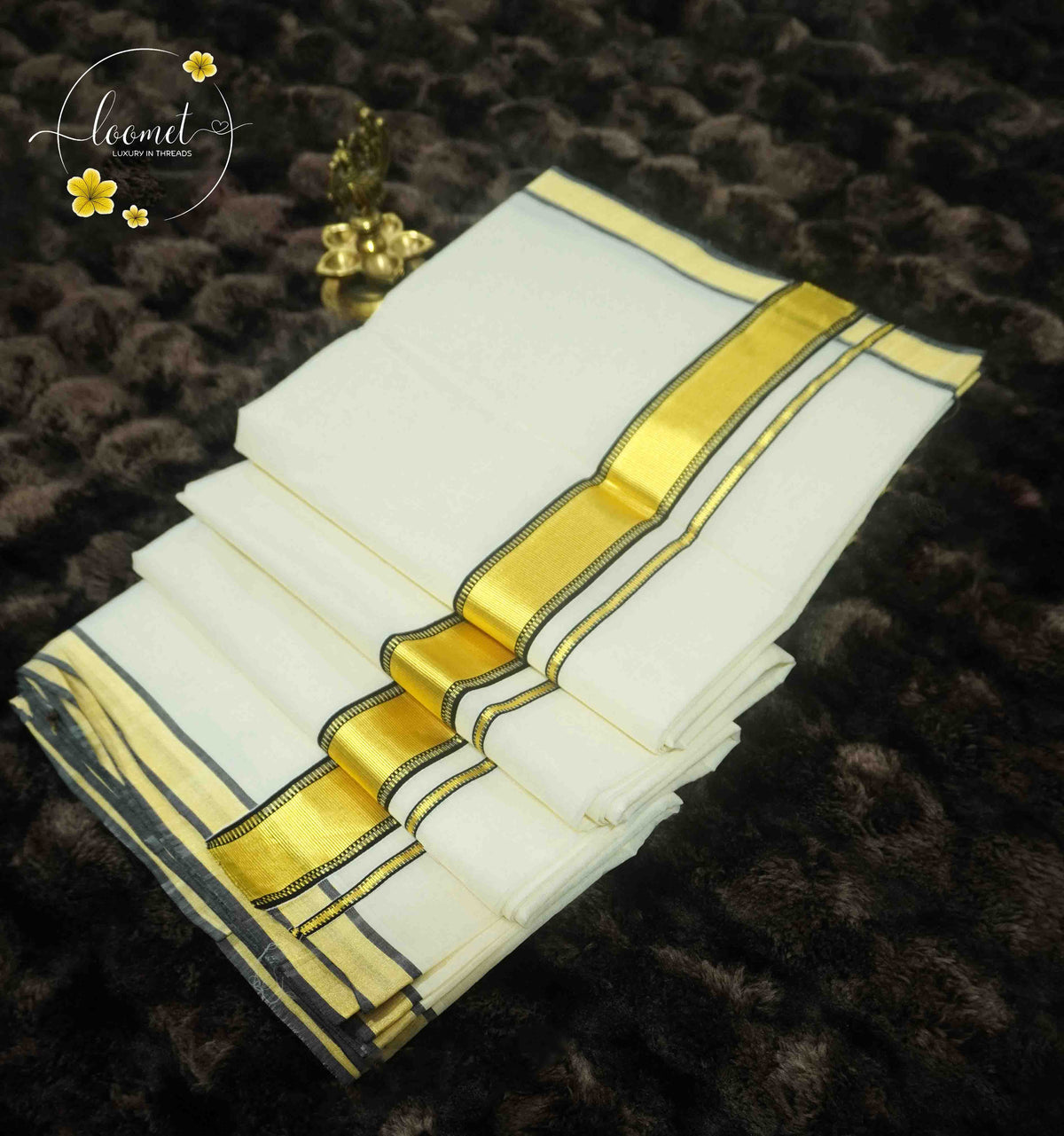 KAS2212 Off-White Balaramapuram Handloom saree with fine black accent zari border.