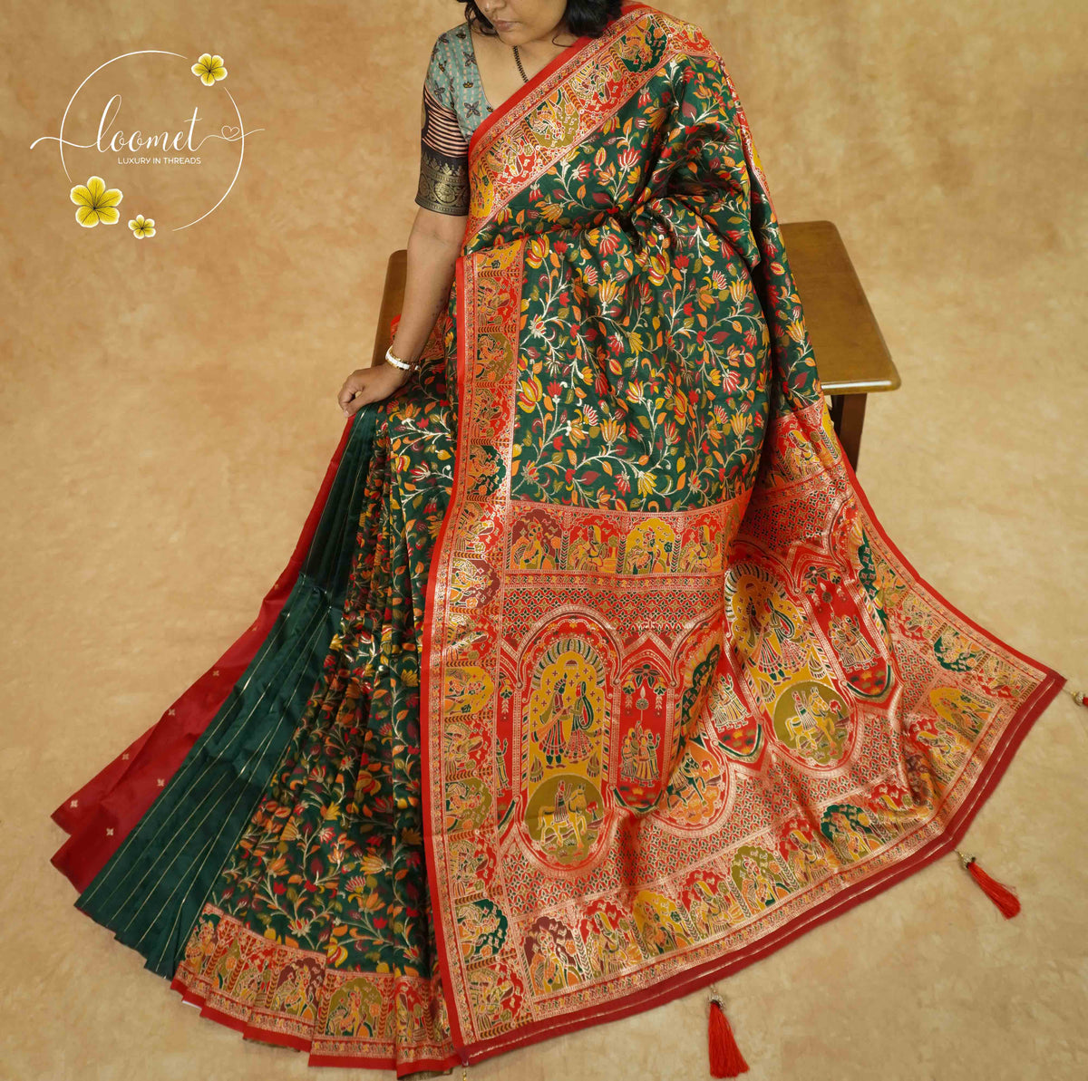 KST7154 Emerald Green & Crimson Red Banarasi silk saree with shikargah-inspired motifs.