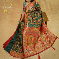 KST7154 Emerald Green & Crimson Red Banarasi silk saree with shikargah-inspired motifs.
