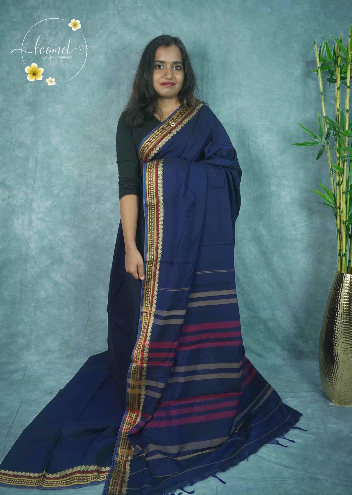 NLS1123 Navy blue Handloom Cotton saree with plain body pattern.