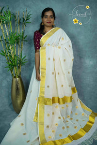 RDT2512 Kuthampully Handloom-Off-white Cotton saree with Floral Buttas