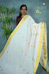 RDT2512 Kuthampully Handloom-Off-white Cotton saree with Floral Buttas