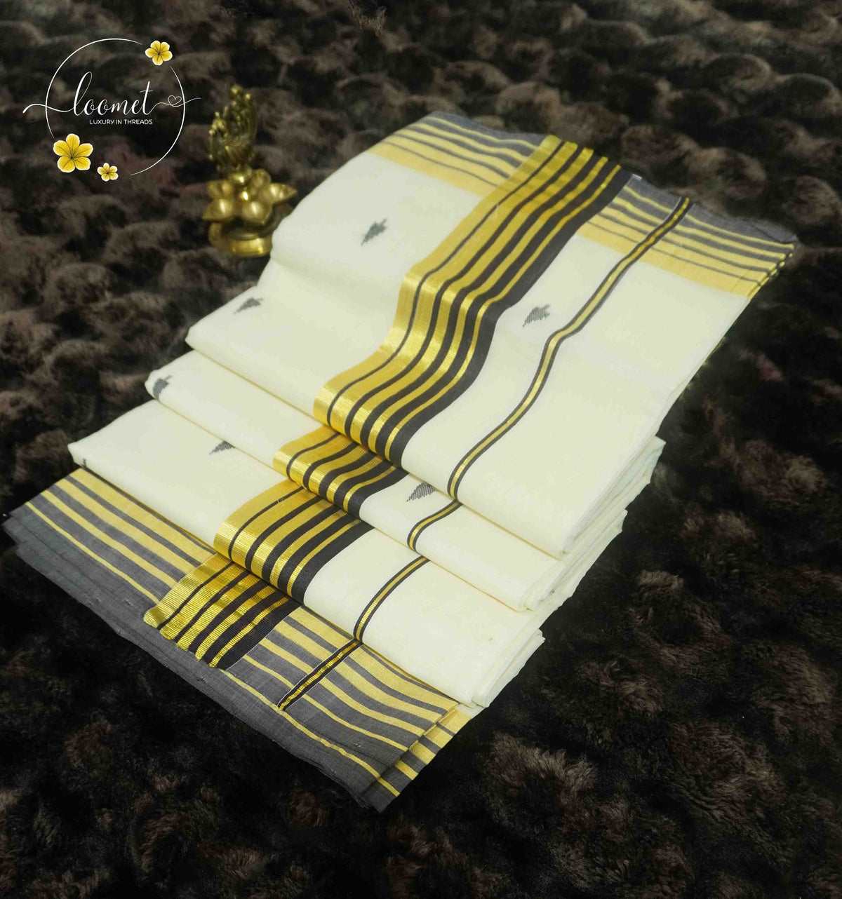 RKT2001 Off-White Balaramapuram Handloom saree with charcoal black borders and golden zari accents.
