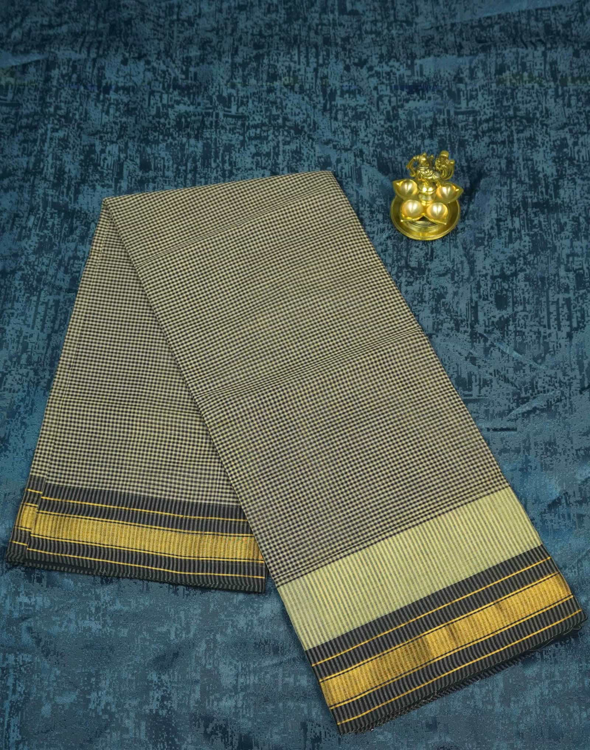 SPT3246 Beige cotton saree with Micro-Check pattern.